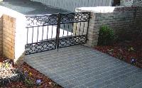 Double swing gate in Vinton
